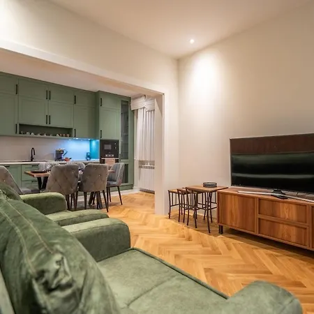 Apartment Elegant & Stylish 2-bedroom