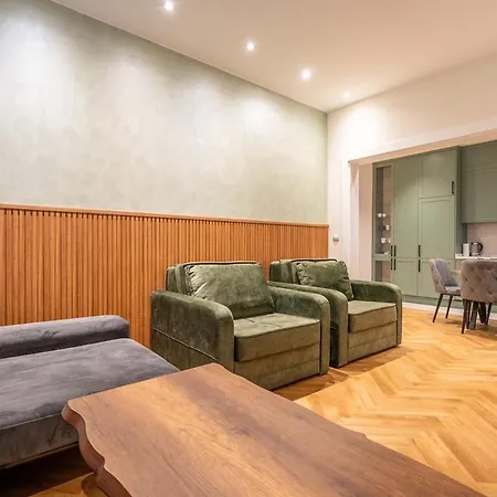 Elegant & Stylish 2-bedroom Apartment