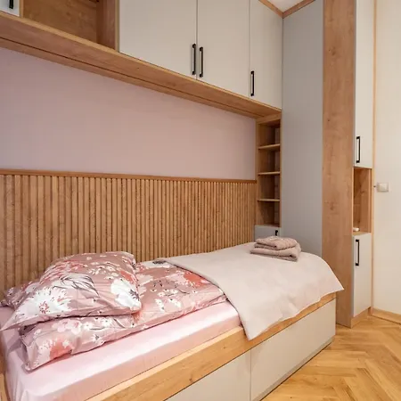 Elegant & Stylish 2-bedroom Apartment